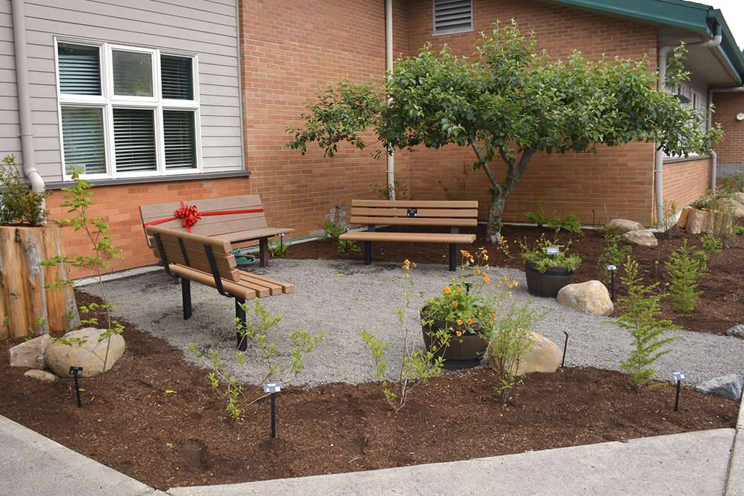 Washougal elementary partners with community to landscape school entrance