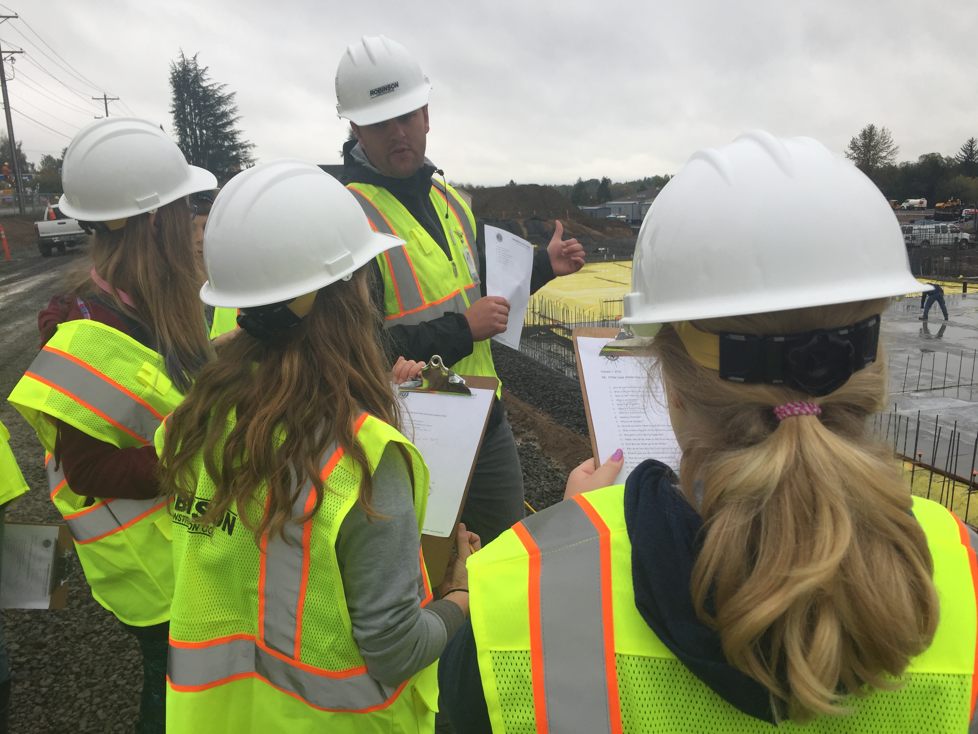 Hockinson students tour new school job site