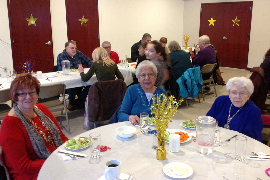 Klickitat Teens host senior citizen’s prom