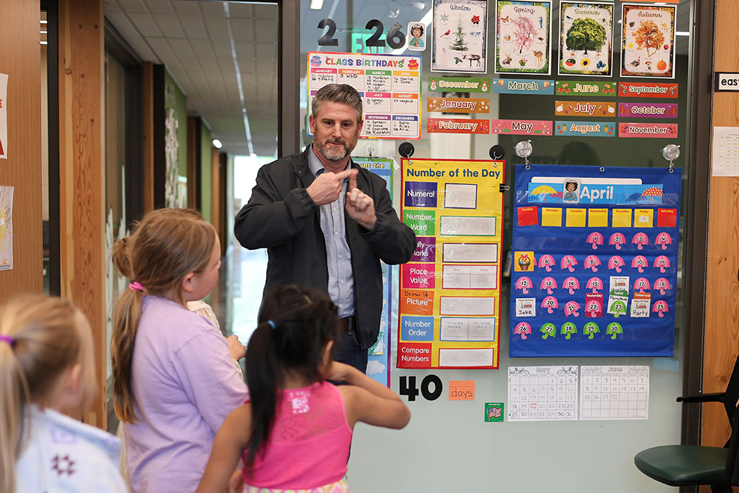 Dallesport Elementary first graders deepen ASL learning during visit to Washington School for the Deaf
