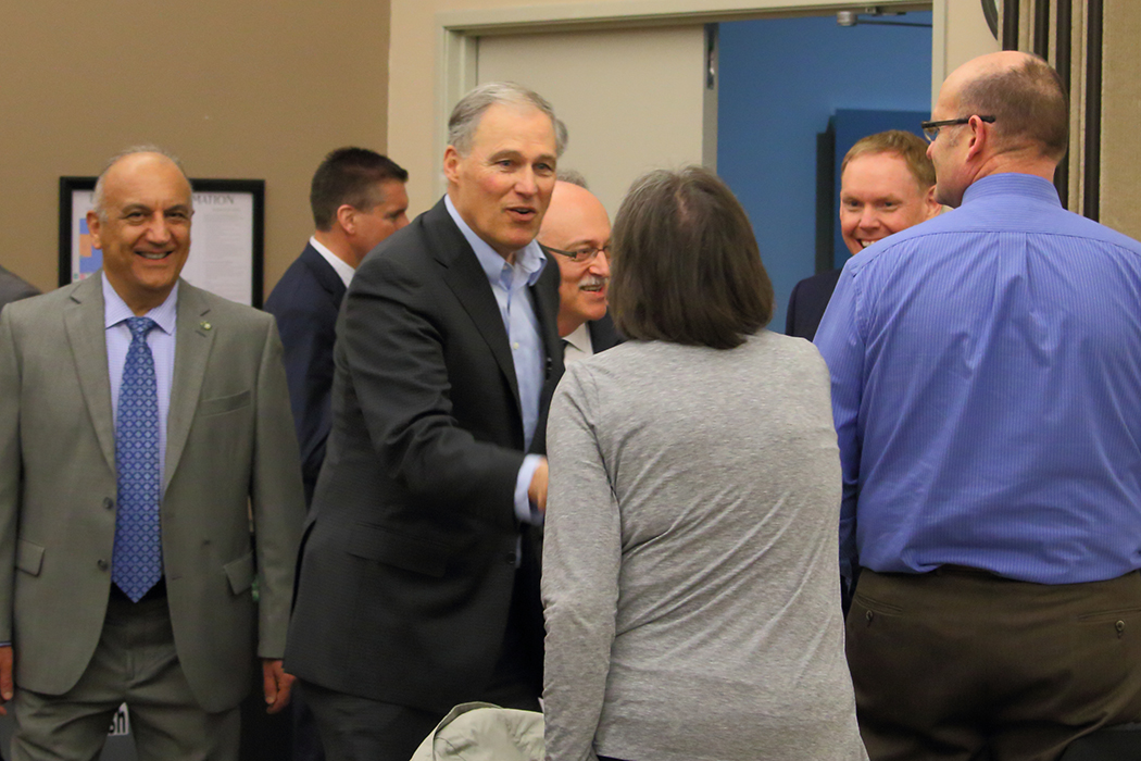 Inslee greets ESD leaders and STEM network members