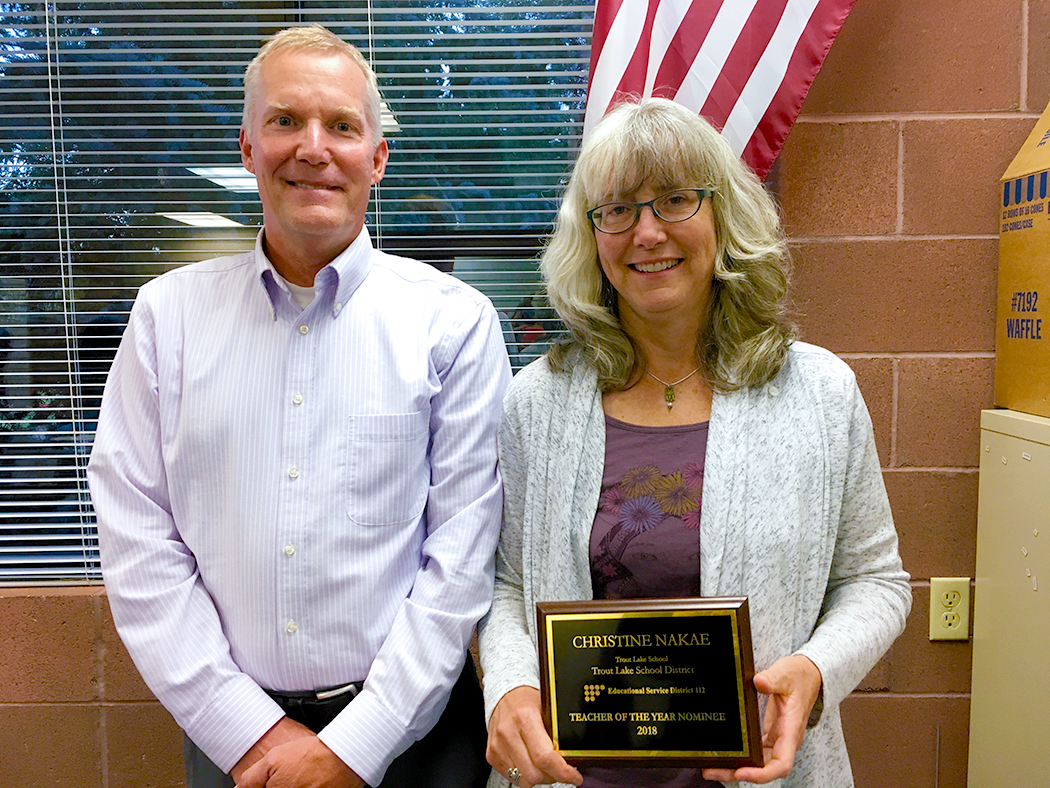 Tina Nakae receiving her award